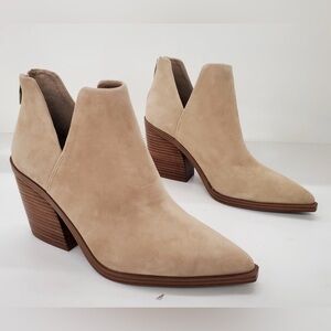 Vince Camuto Bootie in Tortilla Suede size 6